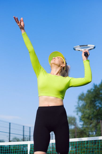 put effort into the tennis serve ball toss